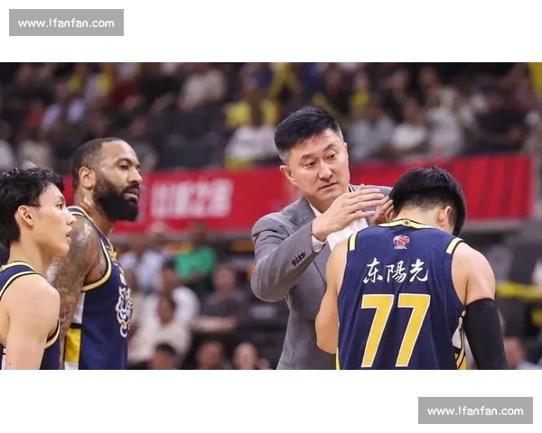 辽宁男篮迎战强敌连胜势头不减 新赛季表现令人期待